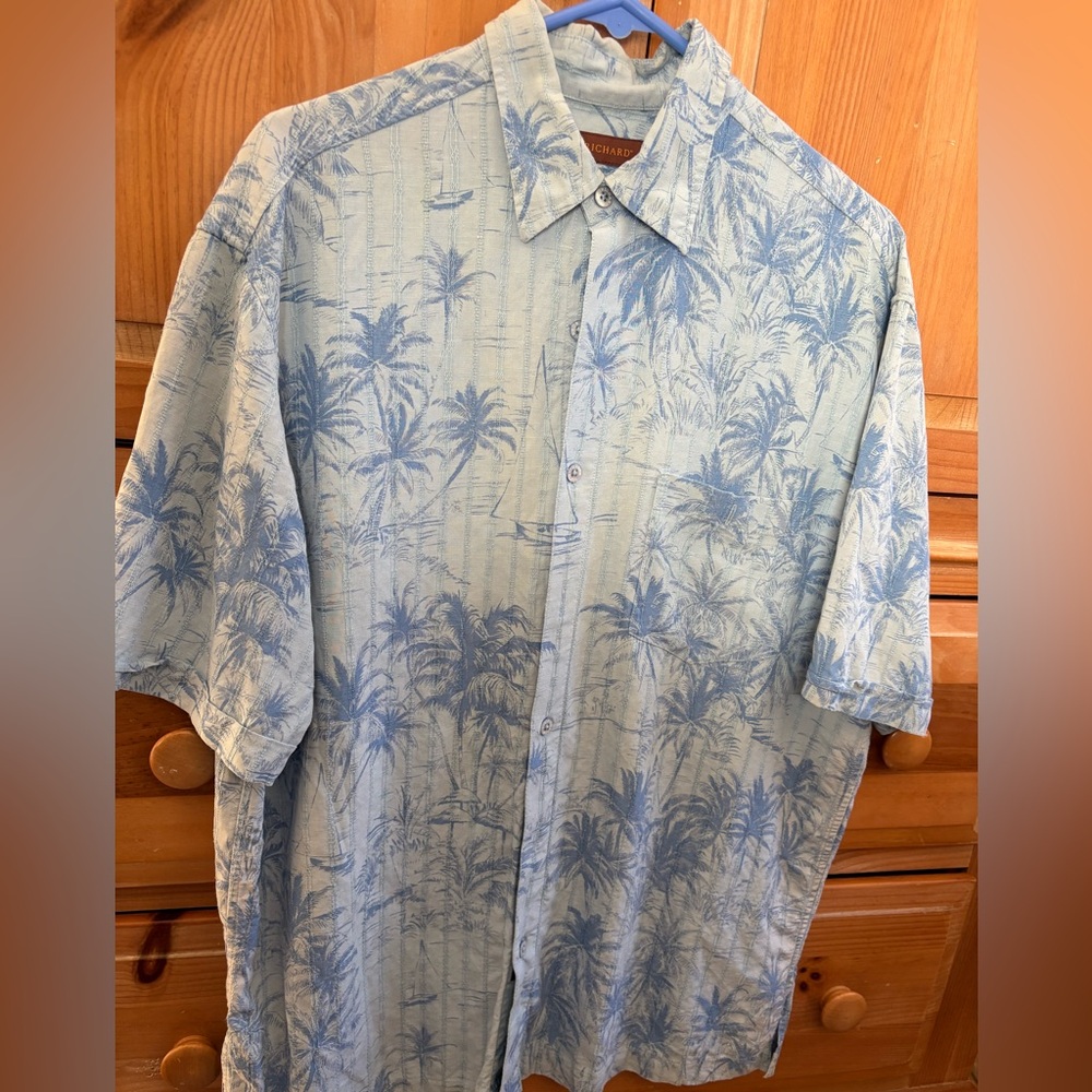 Tori Richard Light Blue Palm Tree Button-Down Shirt
Linen 70% Silk 30%